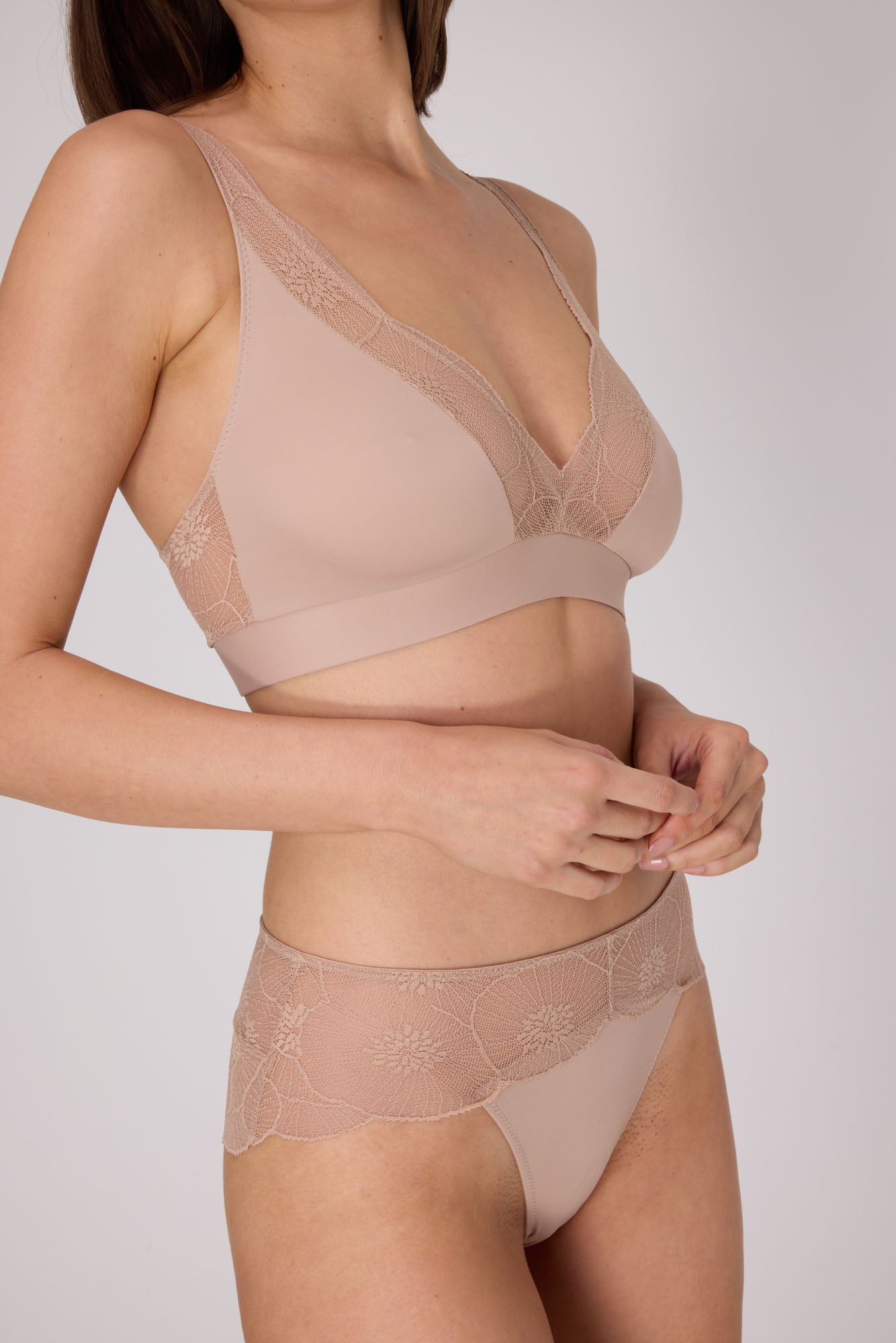 Anemone Soft High Apex Bra | Nude