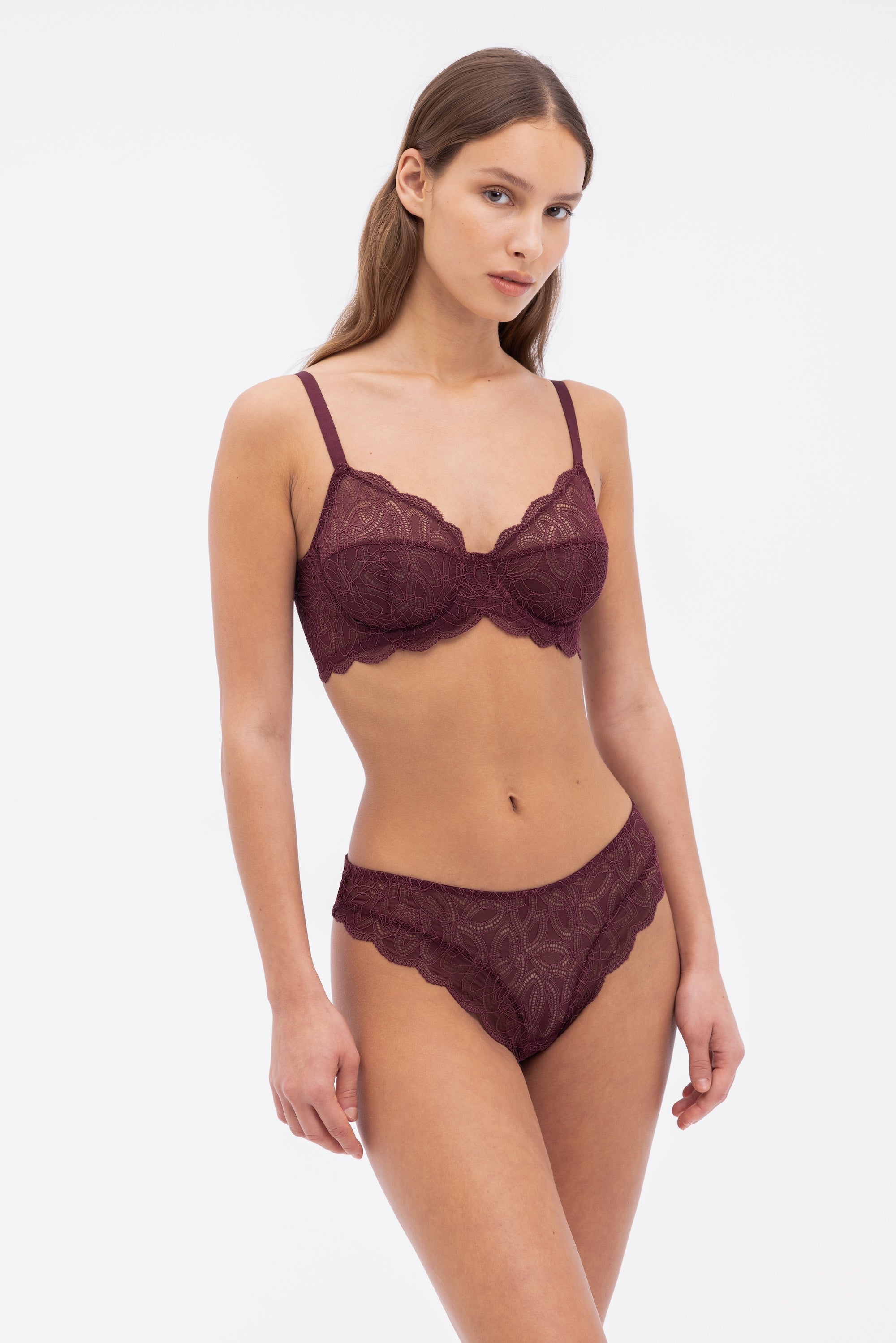 Dahlia Thong | Cherry Lacquer